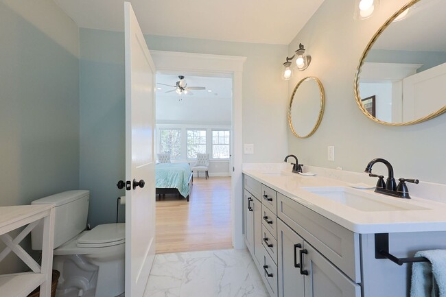 Building Photo - Newly Renovated Winter Rental on a Private...