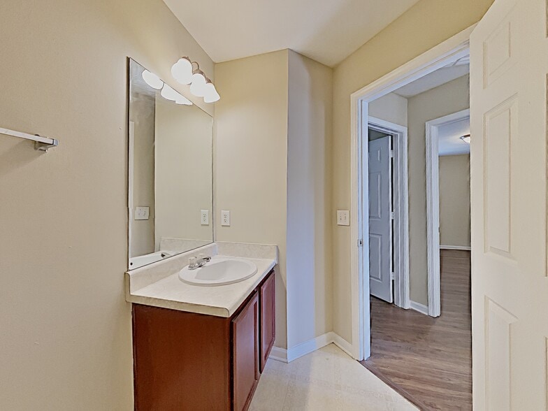 Building Photo - 348 Yellow Iris Rd