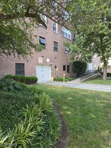 Building Photo - 5 Roosevelt Pl