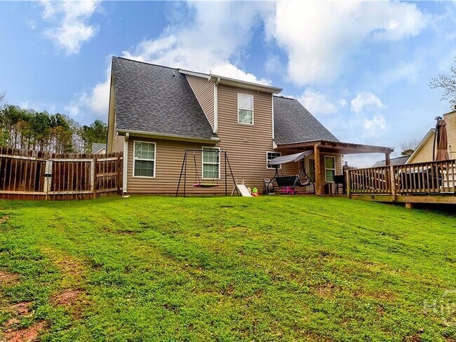 Building Photo - Beautiful 3BR/3BA Home with Private Pool in Commerce