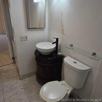 Building Photo - 4174 Inverrary Dr