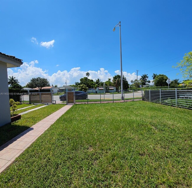 Building Photo - 1510 Normandy Dr