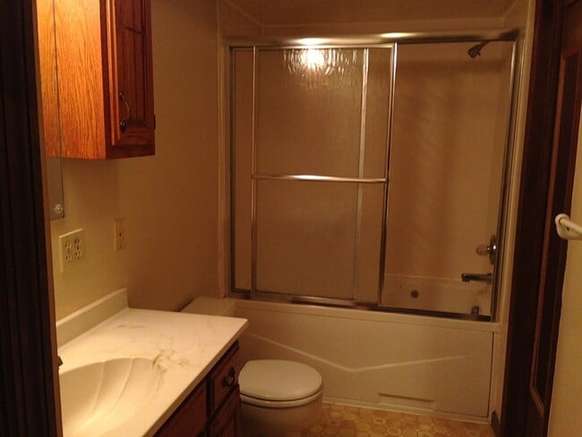 Building Photo - Beautiful tri level home