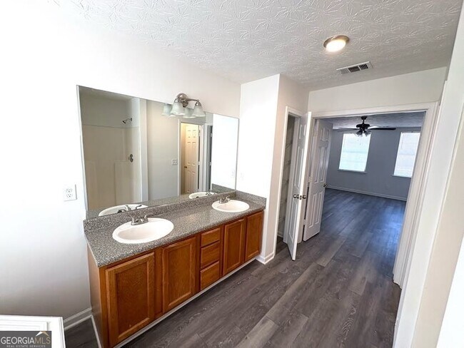 Building Photo - 1730 Bennett Dr