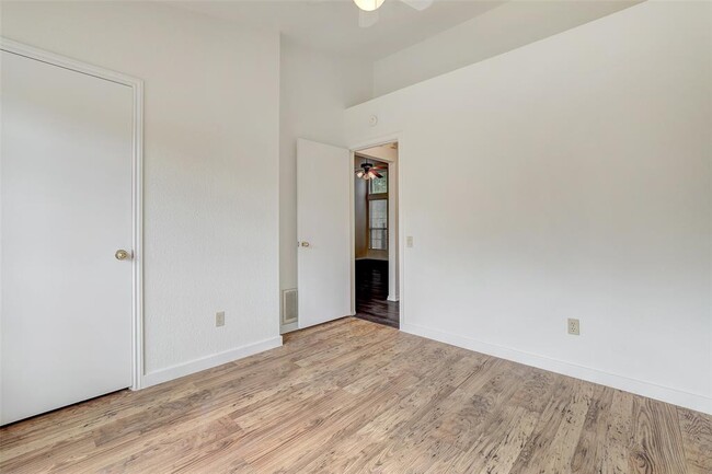 Building Photo - 16304 Kicking Bird Dr