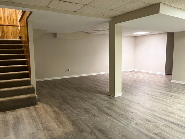Building Photo - 1420 Monroe Ave