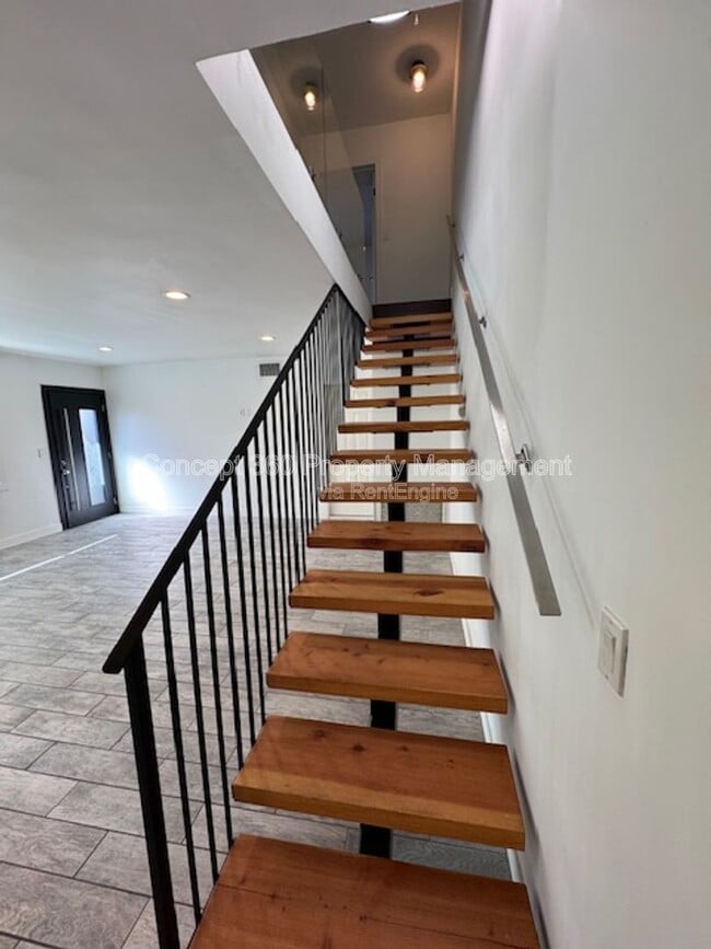 Building Photo - 13646 Verdura Ave