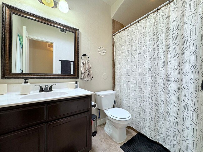 Building Photo - East El Paso 4 bed/ 2 Bath Refrig A/C Home