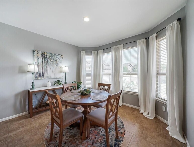 Building Photo - 28710 Brownwood Lake Dr