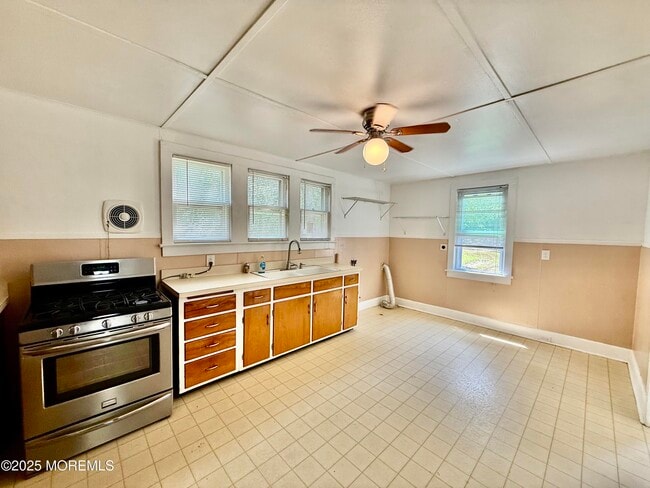 Building Photo - 155 Wells Mills Rd