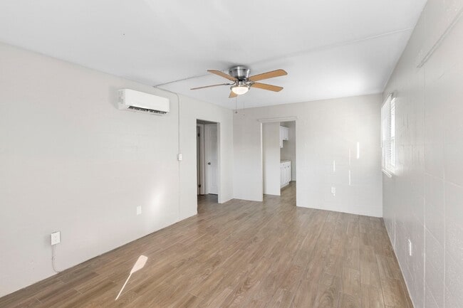 Building Photo - 901 Colyer St