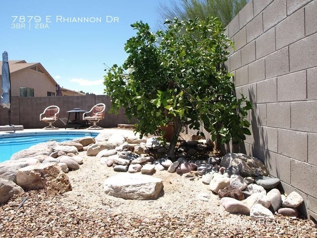 Building Photo - 3 Bedroom Home in Pantano Heights w/ Pool