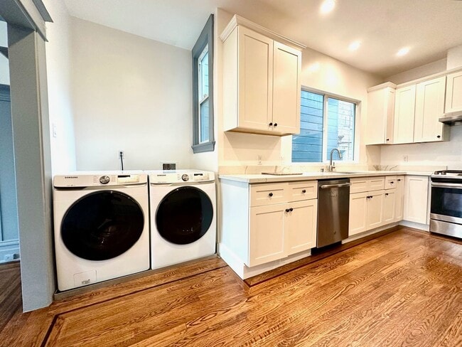 Building Photo - Large, Elegant Home Near USF w/ 6BR, 3BA L...