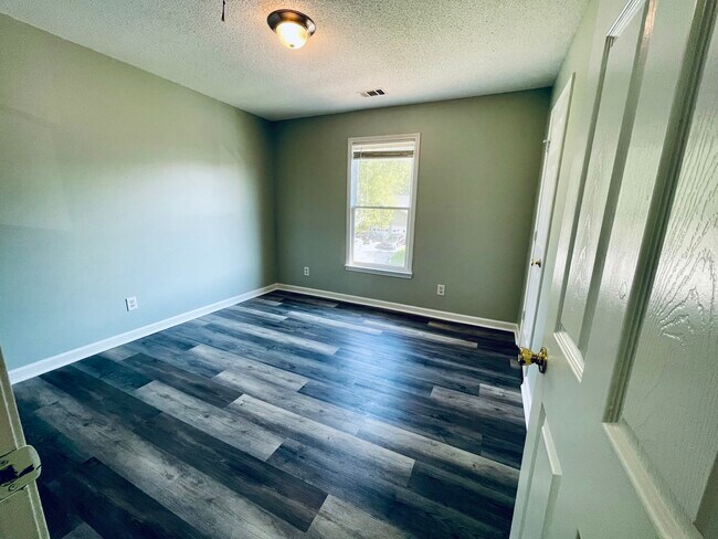Building Photo - 742 Shoal Cir