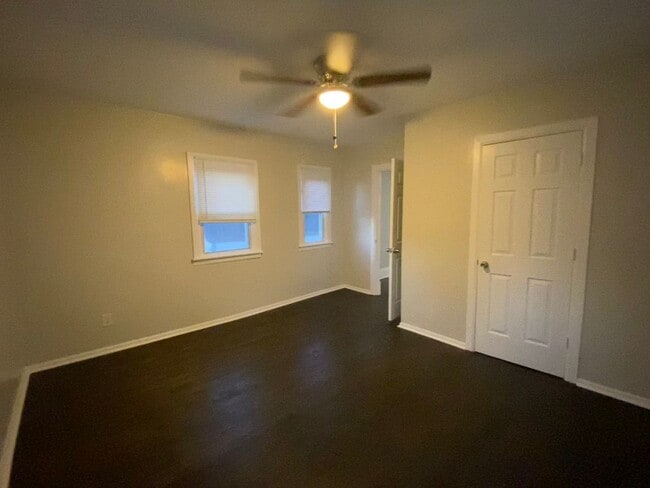 Building Photo - Beautifully updated and Spacious!  2 Bed House in Madisonville with walk through!!