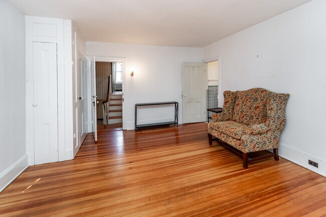 Building Photo - 45 York St