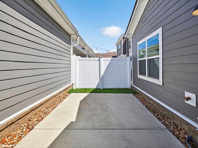 Building Photo - 3254 Tasker Dr