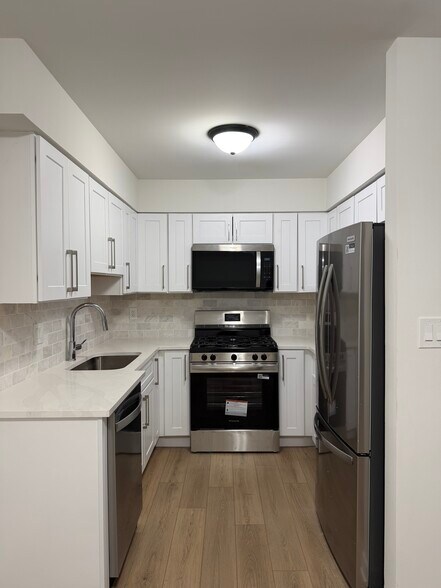 Building Photo - 9621 Merrillville Rd