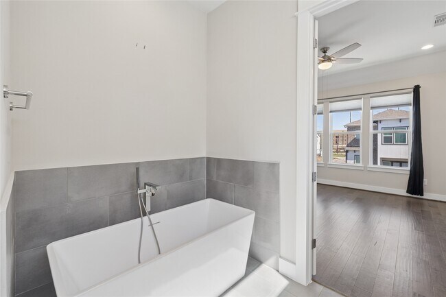 Building Photo - 2604 McIlhenny St