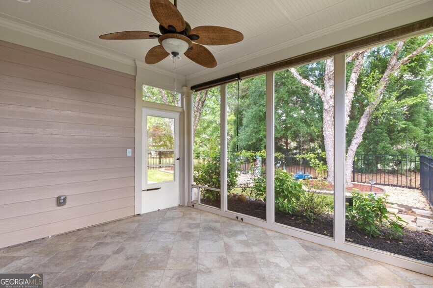 Building Photo - 105 Dahlia Dr