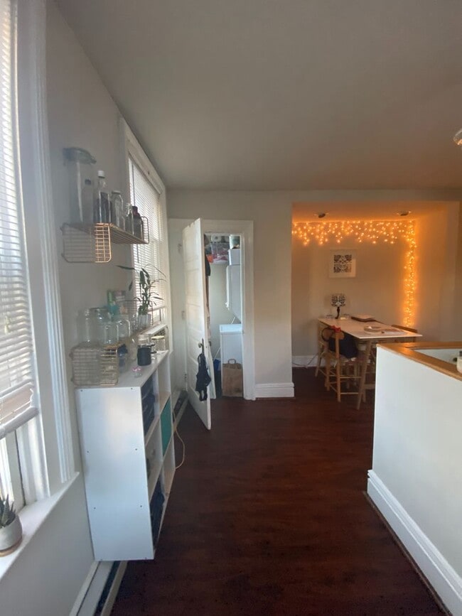 Building Photo - 312 S Upper St