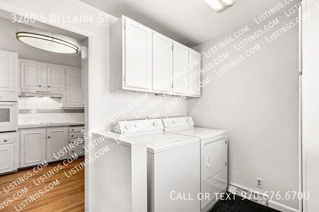 Building Photo - 3260 S Bellaire St