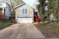 Building Photo - SPACIOUS 3 BEDROOM 2 BATH W/2 CAR GARAGE