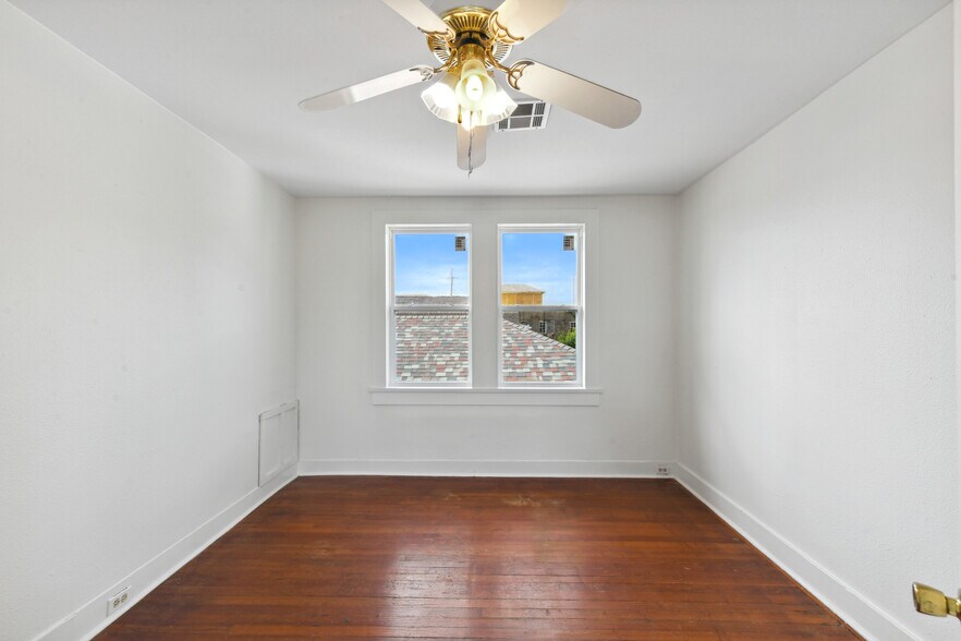 Building Photo - 2526 Jena St