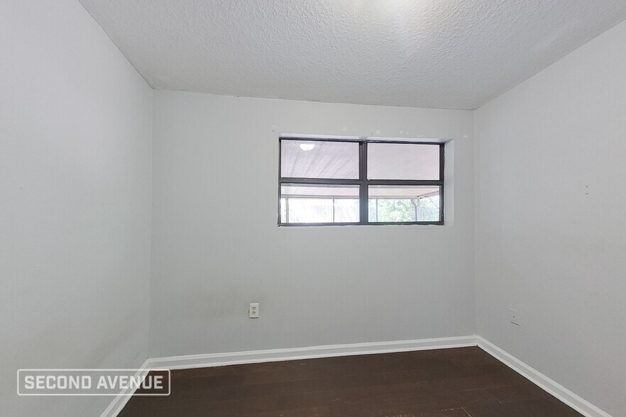 Building Photo - 7029 Fontainebleau Crescent