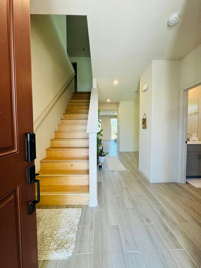 Building Photo - 4018 Kenwood Cir