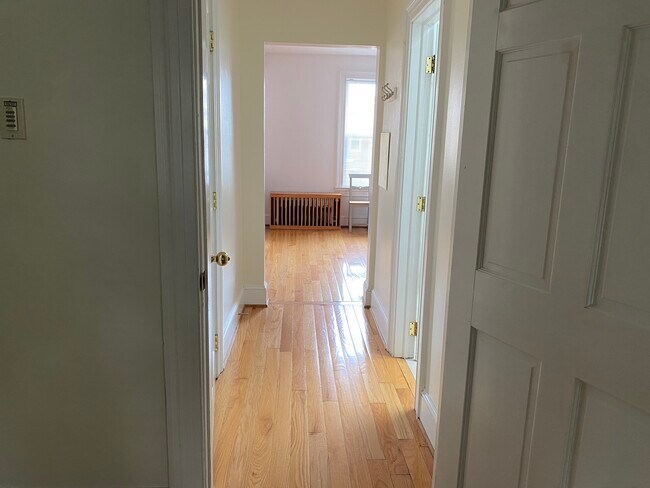 Hallway - 106 Quincy Plz NE