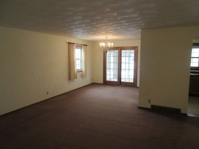 Building Photo - House in Janesville