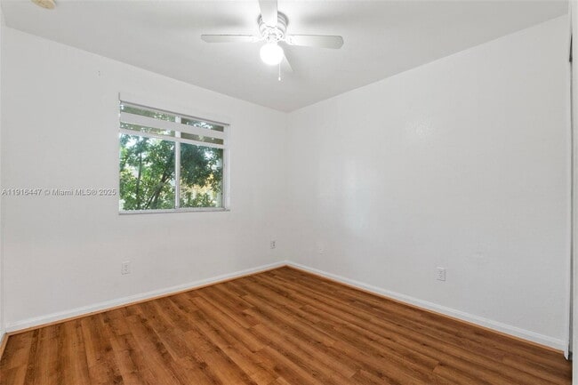 Building Photo - Southeast 26th Court, Homestead, FL 33035 - 4 BR 3 BA villa