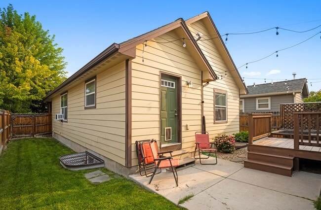 Building Photo - Gorgeous 4 Bed / 3 Bath Home on Hermione Lane!