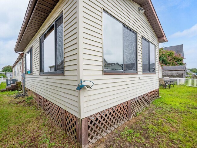 Building Photo - 36999 Blue Bill Dr