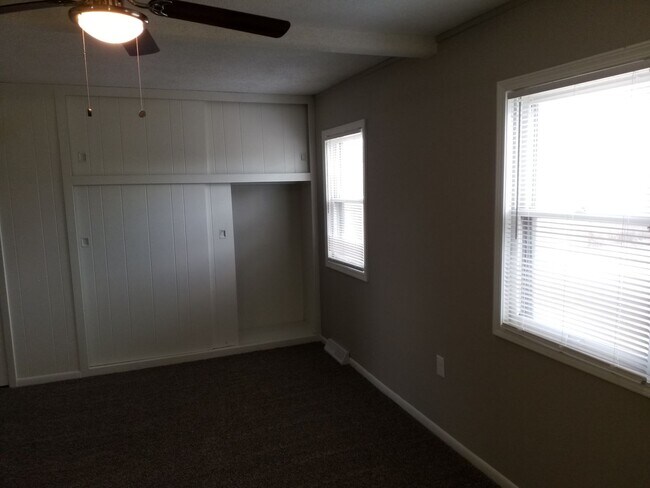 Building Photo - AVAILABLE NOW! Liberty Home 3 Bed 2 Bath 2...
