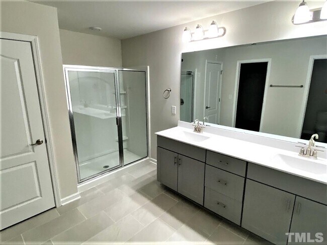 Building Photo - 4 Bedroom Sinele Family Detached Home for ...