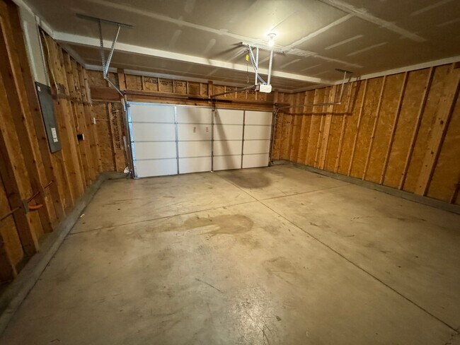 Building Photo - 3238 Creekridge Ct