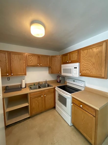 Building Photo - 3410 SE 22nd Ave