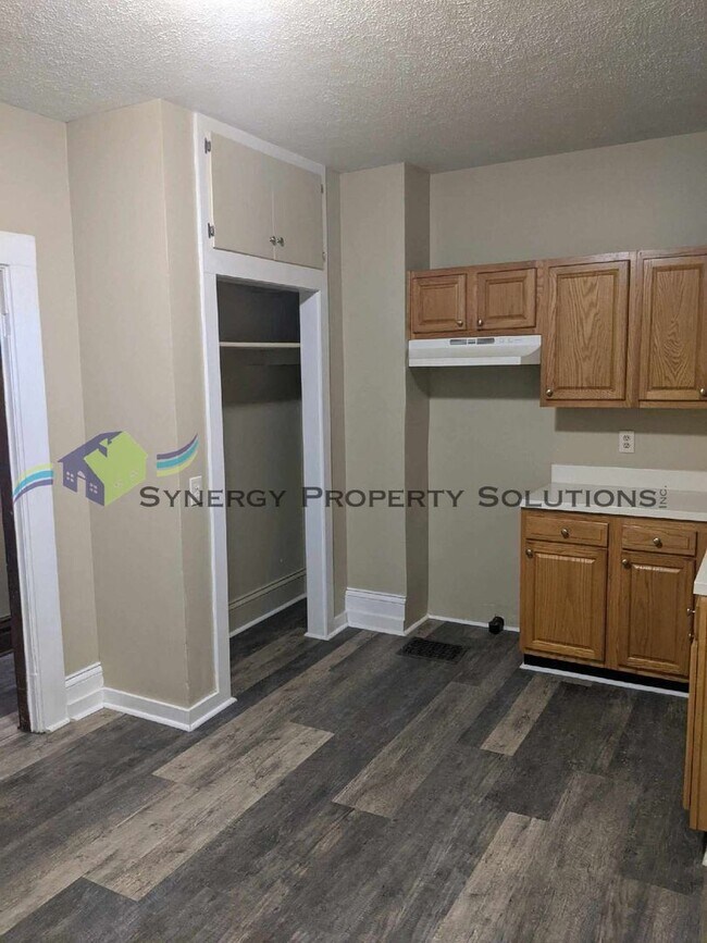 Building Photo - Sturges Ave. 143 - 145