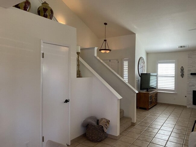 Building Photo - For Rent: Beautiful 3 Bed / 2.5 Bath Home ...
