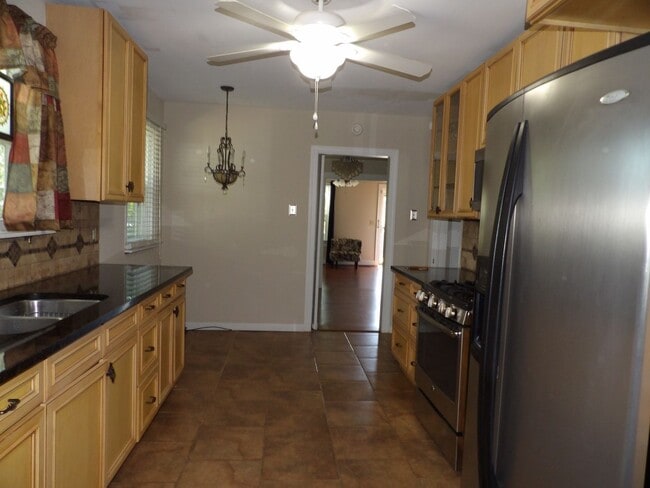 Building Photo - 808 Crawford Ave