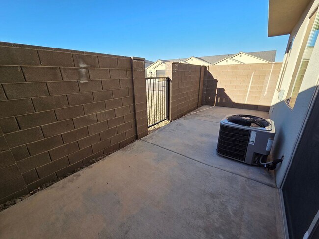 Building Photo - VIEWS from EVERY ROOM!