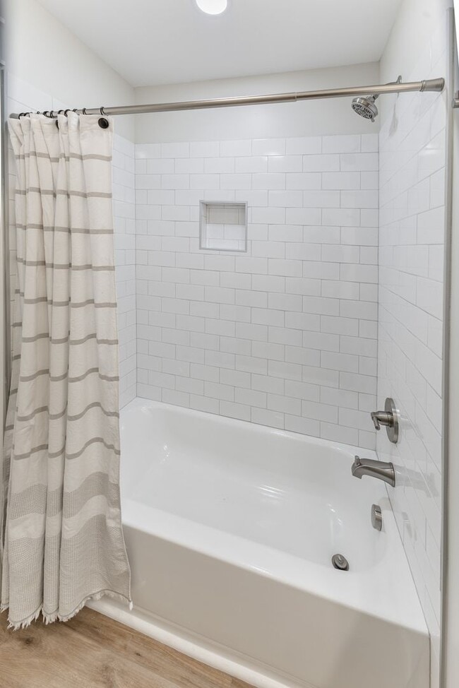 Building Photo - Gorgeous 3/2 Home in Athens!