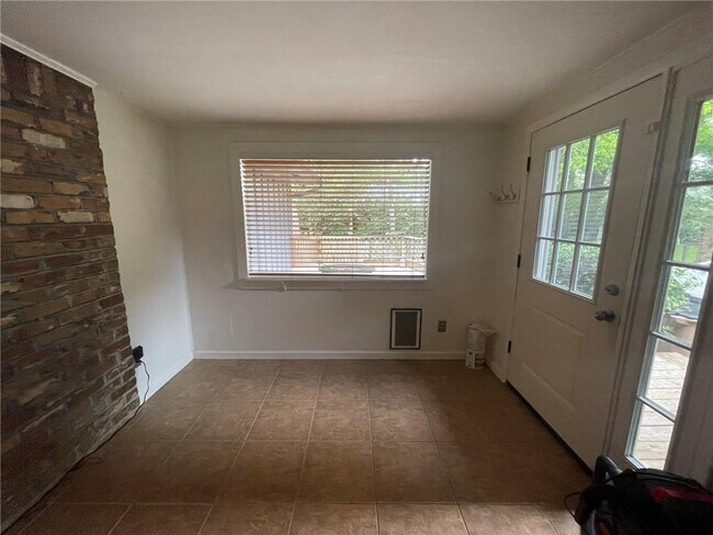 Building Photo - 2760 Brevard Dr