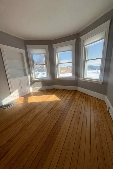 Building Photo - 53 Farragut Rd