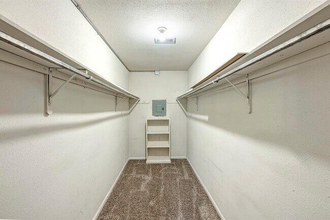 Building Photo - 3700 W Clay St