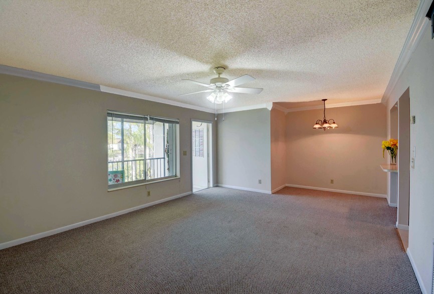 living/dining room - 4850 Sable Pine Cir