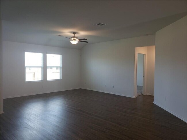 Building Photo - 104 Mountain Maple St