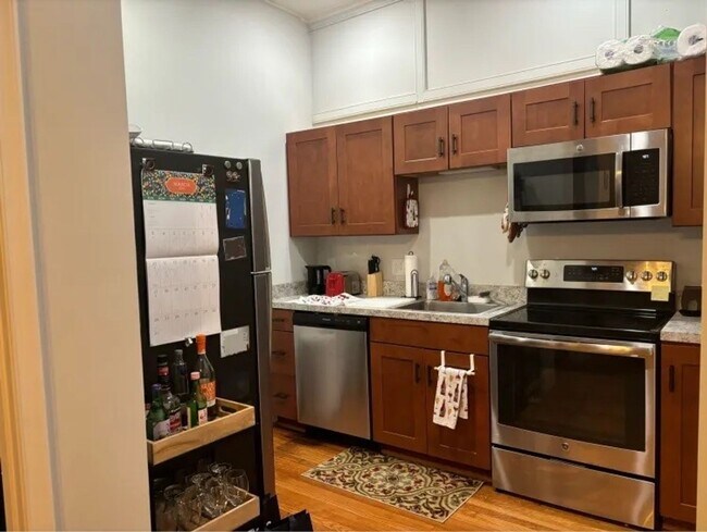 Building Photo - Main128-130